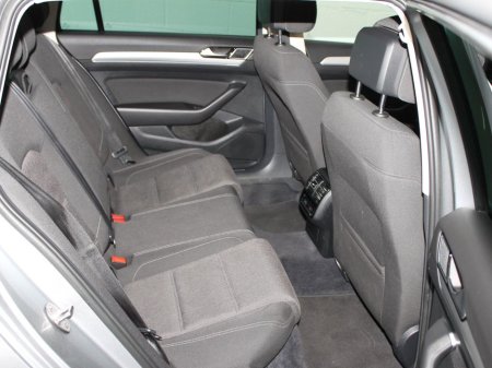 2019 Volkswagen Passat - thumbnail 13