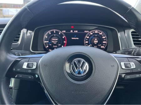 2018 Volkswagen Golf 1.2 TSI 5DR AUTO LOW KMS thumbnail