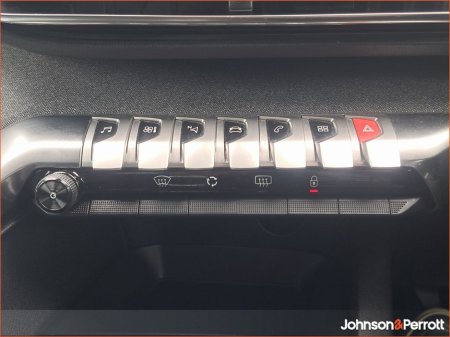 2022 Peugeot 3008 1.2 PureTech 130bhp Allure €28,950 thumbnail