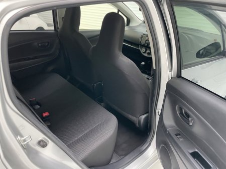 2019 Toyota Yaris - thumbnail 13