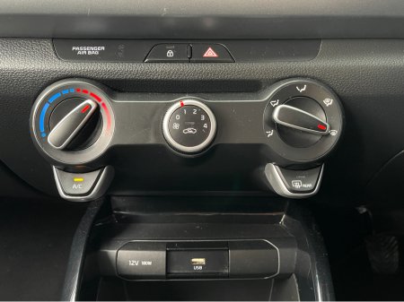 2022 Kia Rio - thumbnail 18