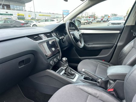 2020 Skoda Octavia - thumbnail 2