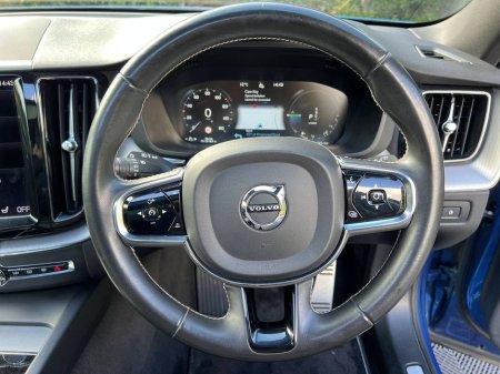 2021 Volvo XC60 - thumbnail 5