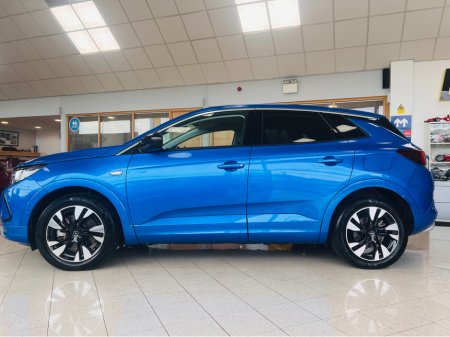 2024 Opel Grandland Huge Spec HYBRID As New Elegance Plus Heated Seats Heated Steering Wheel Fully Colour Coaded www.bolands.ie Est.1955 €32,950 thumbnail