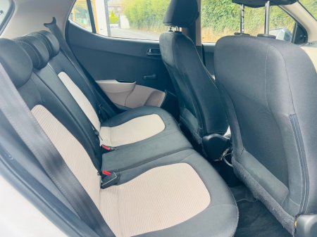 2017 Hyundai i10 - thumbnail 13