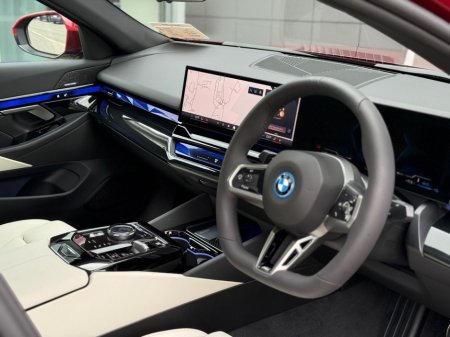 2026 BMW 5 Series - photo 3