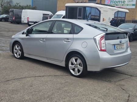 2014 Toyota Prius - thumbnail 3