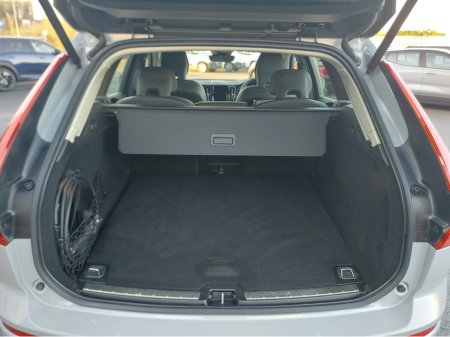 2024 Volvo XC60 T6 PHEV PLUS BRIGHT AWD 5 €59,950 thumbnail