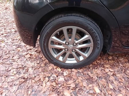 2016 Toyota Yaris - thumbnail 22