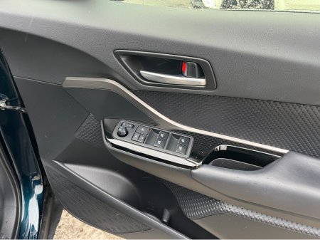 2019 Toyota C-HR 1.8 HYBRID AUTO LOW KM HIGH SPEC €20,950 thumbnail