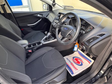2016 Ford Focus 1.5 TDCI ZETEC 120PS 5DR €11,950 thumbnail