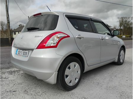 2015 Suzuki Swift - thumbnail 2