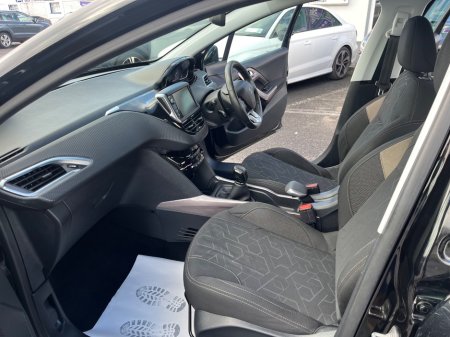 2016 Peugeot 2008 - thumbnail 10