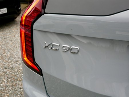 2025 Volvo XC90 T8 PHEV AWD Ultra Bright thumbnail