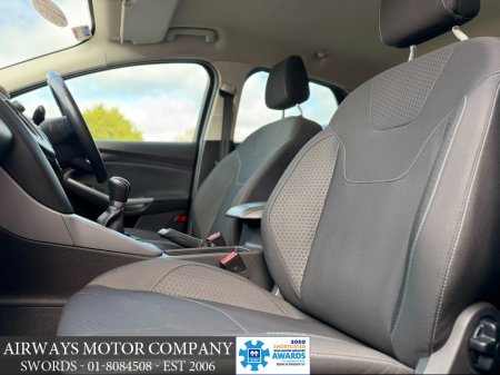 2016 Ford Focus - thumbnail 15