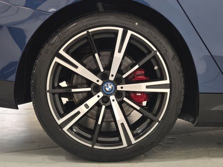 2025 BMW 5 Series - thumbnail 14