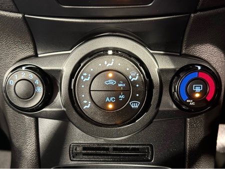 2014 Ford Fiesta ZETEC 1.25 60PS M5 4DR MCA €8,990 thumbnail