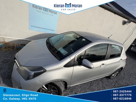 2016 Toyota Yaris - thumbnail 3