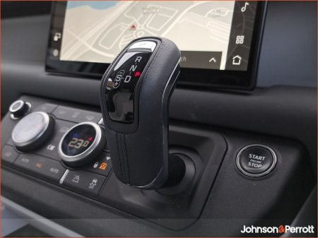 2025 Land Rover Defender 110 PHEV 300 As New €92,950 thumbnail