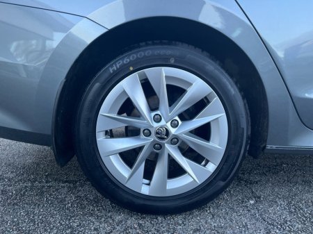 2023 Skoda Octavia - thumbnail 5