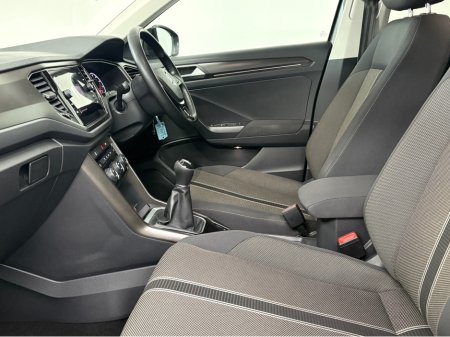 2019 Volkswagen T-Roc DESIGN TDI €18,950 thumbnail