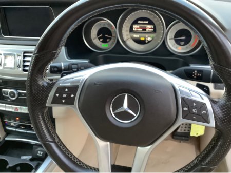 2015 Mercedes-Benz E Class E220 BLUETEC AMG LINE 5DR AUTO CDI €19,950 thumbnail