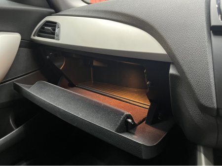 2015 BMW 1 Series 2015 BMW 116I 1.6 AUTOMATIC / CRUISE CONTROL / REVERSE CAMERA AND MORE thumbnail