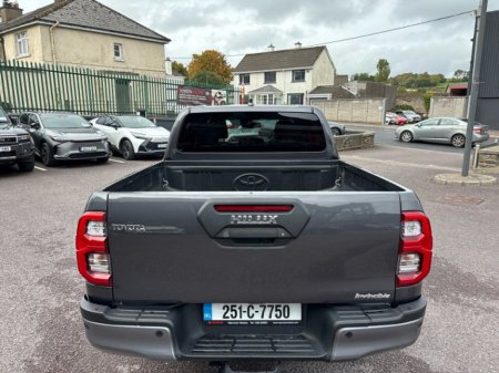 2025 Toyota Hilux FRESH SELECTION OF TRADE-INS HILUX 2.8 INVINCIBLE €61,000 thumbnail