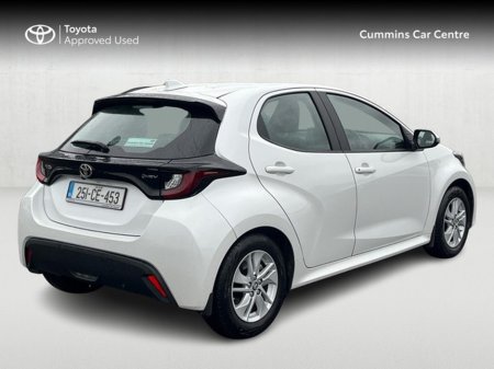 2025 Toyota Yaris - thumbnail 2