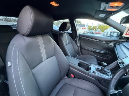 2017 Honda Civic - thumbnail 13