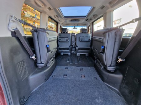 2016 Nissan Serena - thumbnail 3