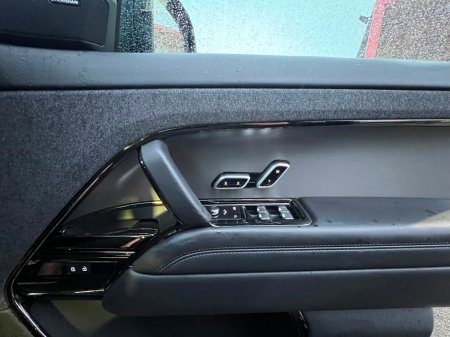 2025 Land Rover Range Rover Sport P460E PHEV 3.0 EDITION *LOW KMS* €119,950 thumbnail