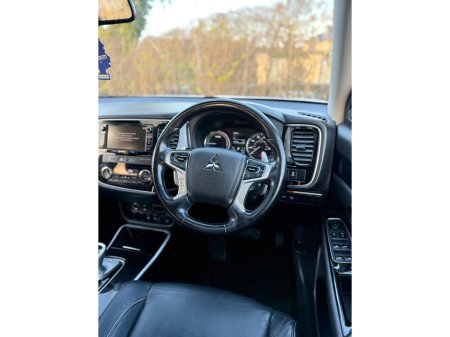 2017 Mitsubishi Outlander - thumbnail 13