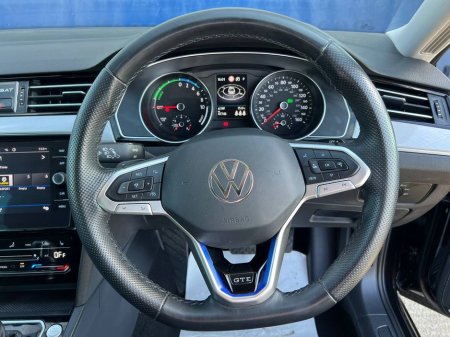 2022 Volkswagen Passat GTE 1.4 HYBRID AUTO // LEATHER HEATED SEATS // APPLE CARPLAY/ANDROID AUTO // MULTIFUNCTIONAL GTE FLAT BOTTOM STEERING WHEEL €26,900