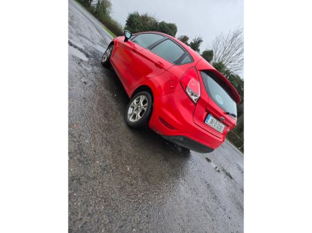 2016 Ford Fiesta - thumbnail 2