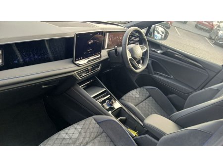 2025 Volkswagen Tiguan R-Line 75 2.0 TDI 150HP *PARK ASSIST, ANDROID AUTO & APPLE CARPLAY, SAT NAV* €59,995