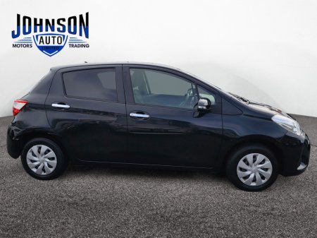 2018 Toyota Vitz - thumbnail 3