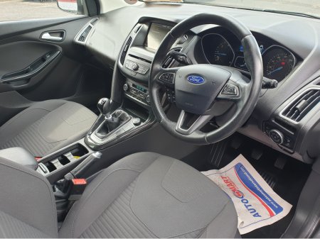 2016 Ford Focus - thumbnail 9