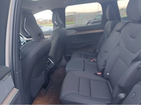 2025 Volvo EX90 TWIN MOTOR PERFORMANCE AWD ULTRA €97,950 thumbnail