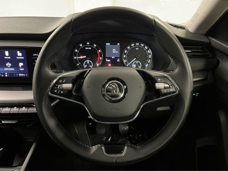 2023 Skoda Octavia - thumbnail 5