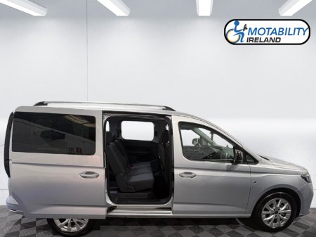 2025 Ford Tourneo Connect Wheelchair Accessible €41,995 thumbnail