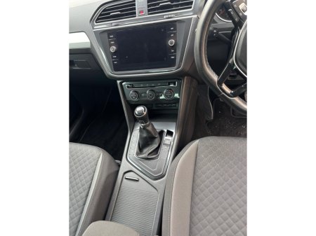 2020 Volkswagen Tiguan CL 2.0 TDI MANUAL 6SPEED FWD 150HP 5DR €26,000 thumbnail