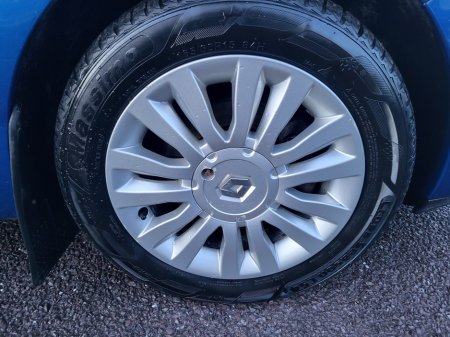 2011 Renault Clio - thumbnail 9