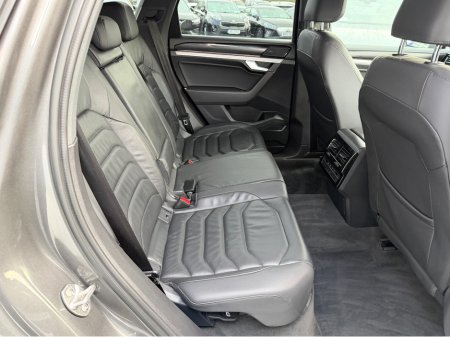 2019 Volkswagen Touareg - thumbnail 8