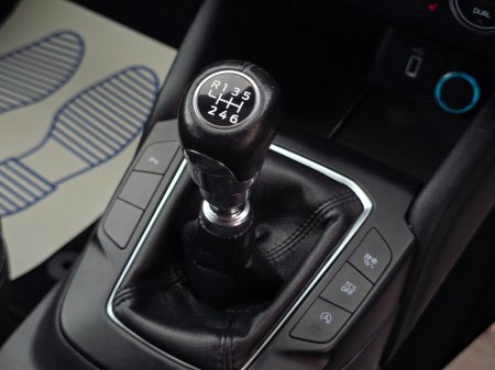 2019 Ford Focus - thumbnail 36