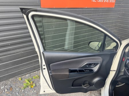 2018 Toyota Yaris - thumbnail 18