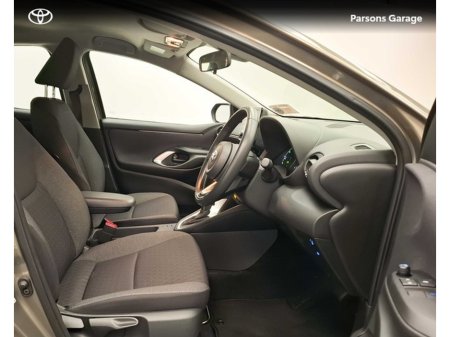 2024 Toyota Yaris YARIS 1.5 HYBRID LUNA €24,995 thumbnail