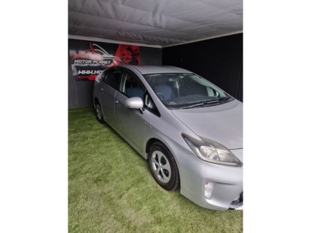 2014 Toyota Prius - thumbnail 2