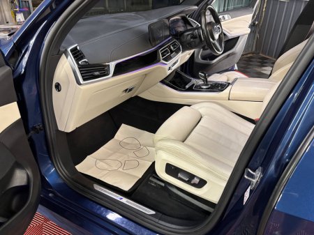 2022 BMW X5 xDrive45e xLine €59,950 thumbnail