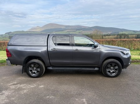 2022 Toyota Hilux - thumbnail 1